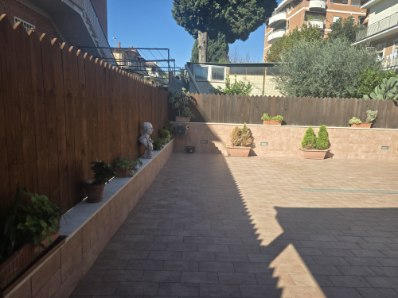 Immagine 3 di Villa in vendita  in via alfonso gallo a Roma