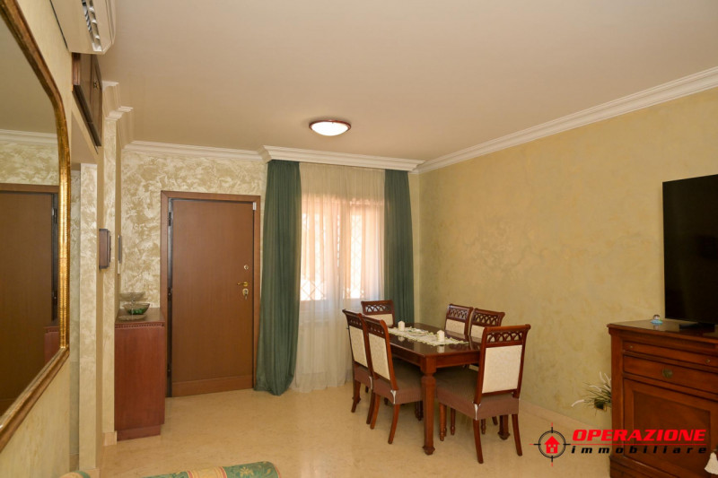 Immagine 11 di Villa in vendita  in via alfonso gallo a Roma