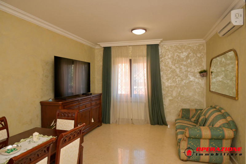 Immagine 12 di Villa in vendita  in via alfonso gallo a Roma