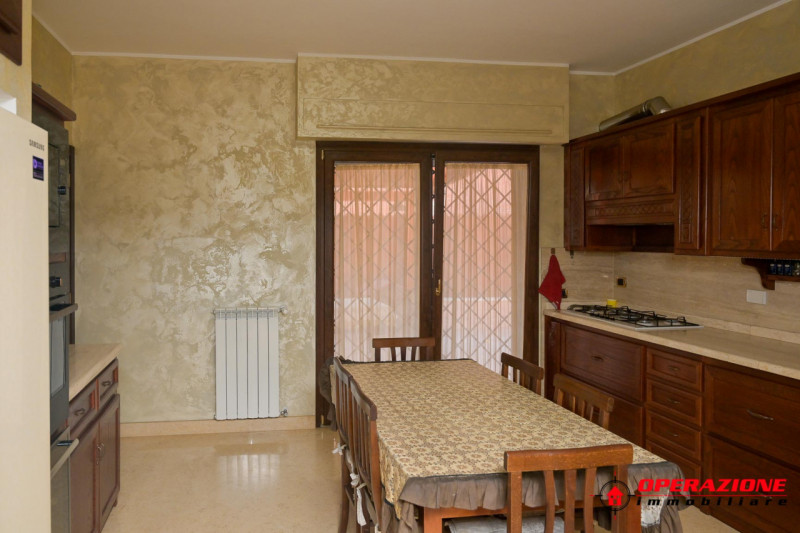 Immagine 17 di Villa in vendita  in via alfonso gallo a Roma