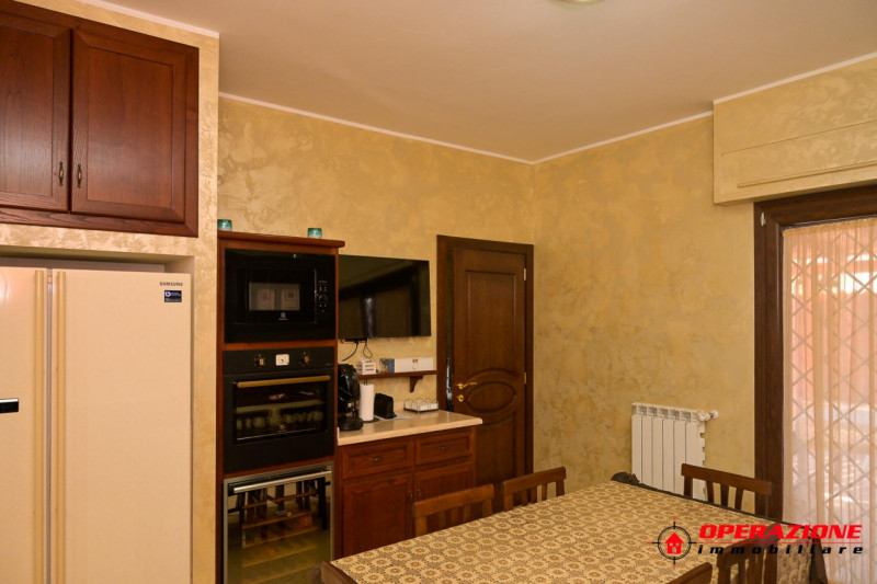 Immagine 19 di Villa in vendita  in via alfonso gallo a Roma