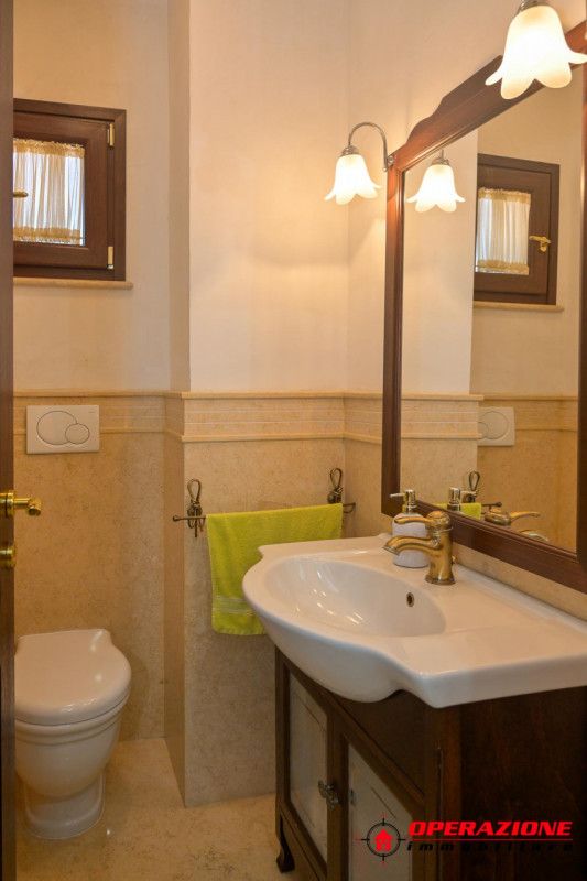 Immagine 21 di Villa in vendita  in via alfonso gallo a Roma