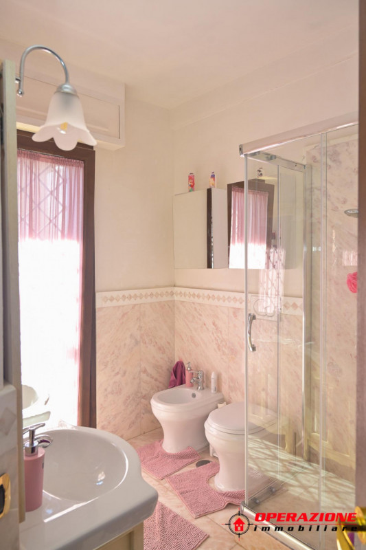 Immagine 29 di Villa in vendita  in via alfonso gallo a Roma