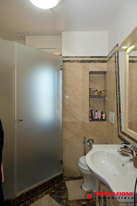 Immagine 31 di Villa in vendita  in via alfonso gallo a Roma