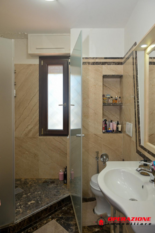 Immagine 32 di Villa in vendita  in via alfonso gallo a Roma