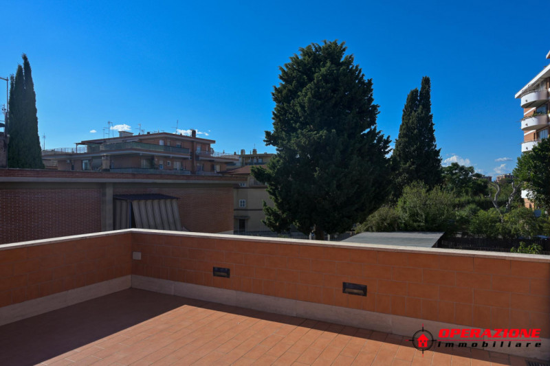 Immagine 39 di Villa in vendita  in via alfonso gallo a Roma