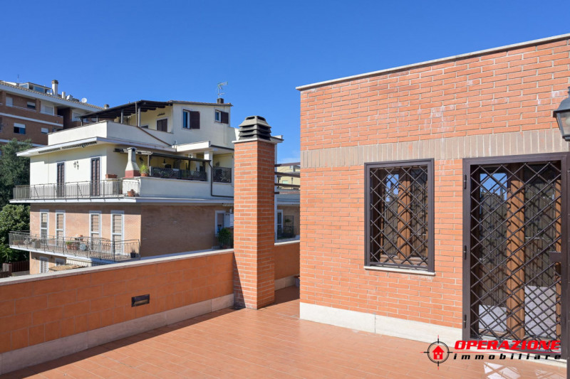 Immagine 40 di Villa in vendita  in via alfonso gallo a Roma