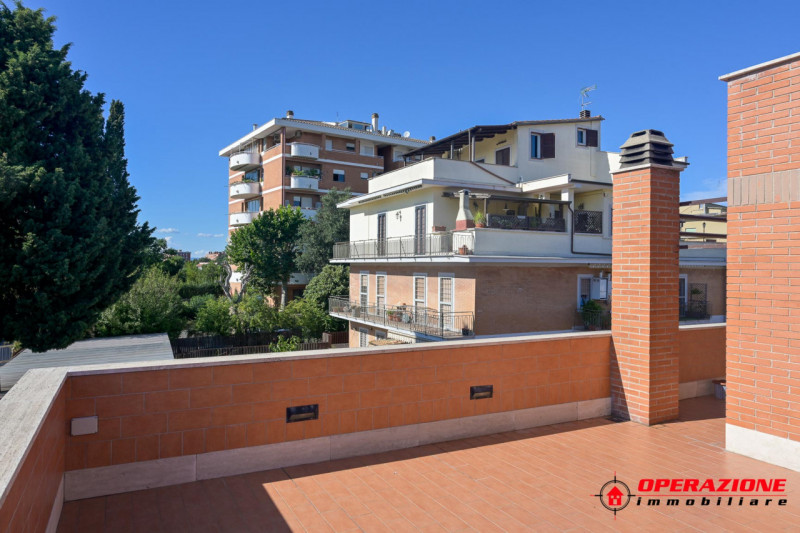 Immagine 41 di Villa in vendita  in via alfonso gallo a Roma