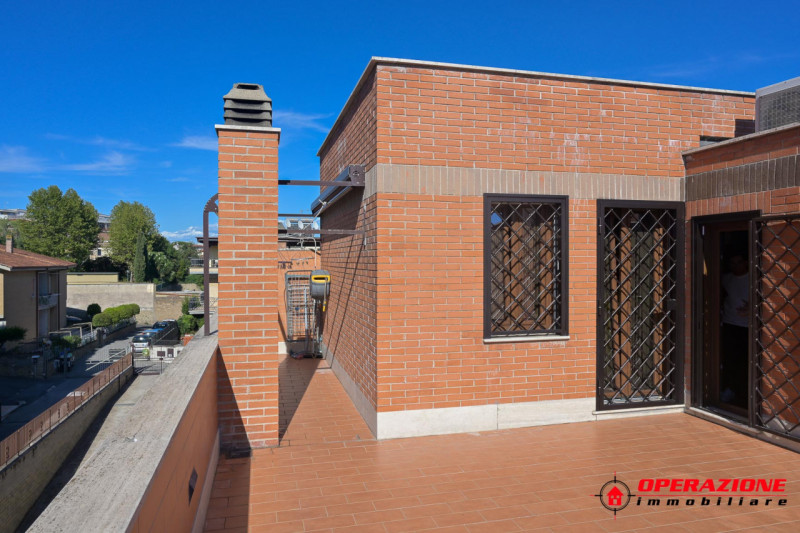 Immagine 42 di Villa in vendita  in via alfonso gallo a Roma