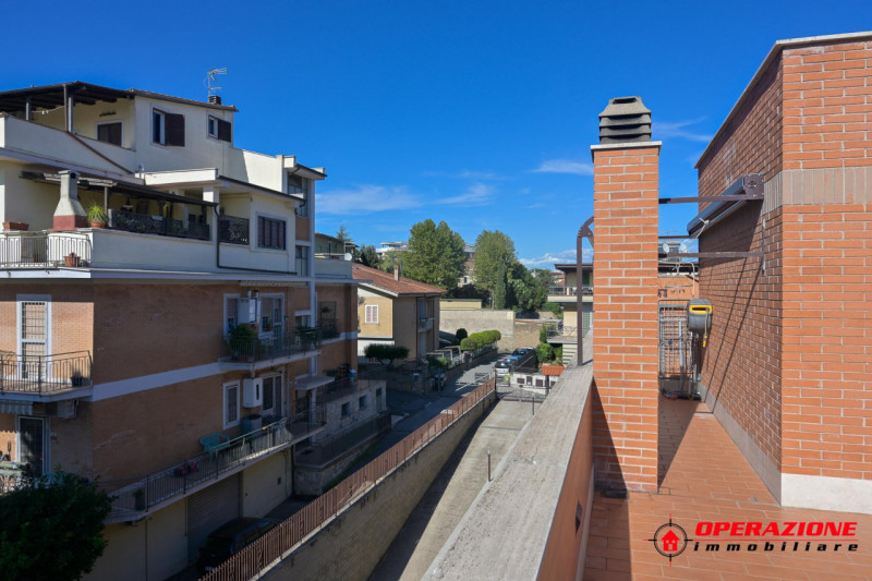 Immagine 43 di Villa in vendita  in via alfonso gallo a Roma