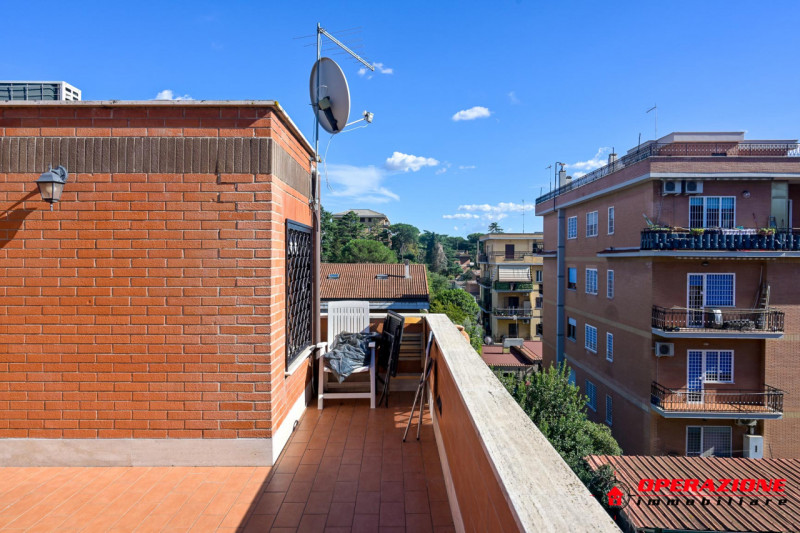 Immagine 44 di Villa in vendita  in via alfonso gallo a Roma