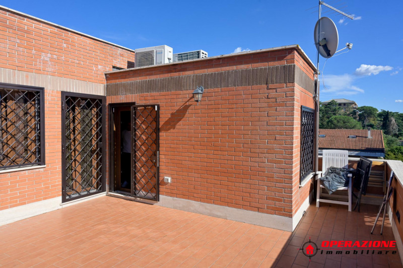 Immagine 45 di Villa in vendita  in via alfonso gallo a Roma