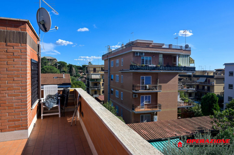 Immagine 46 di Villa in vendita  in via alfonso gallo a Roma