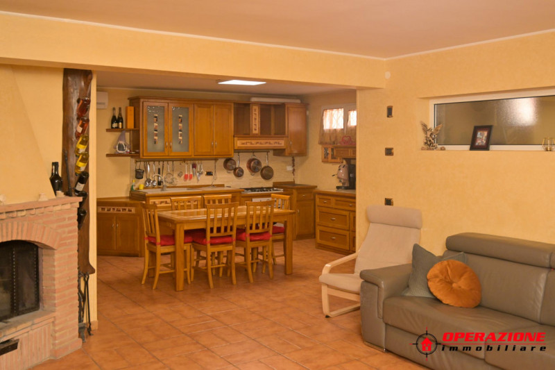 Immagine 47 di Villa in vendita  in via alfonso gallo a Roma