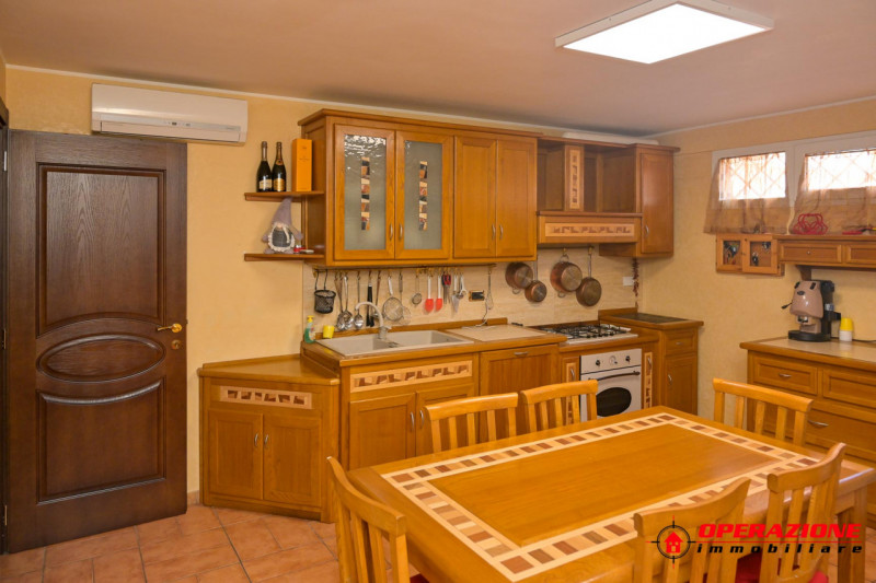 Immagine 50 di Villa in vendita  in via alfonso gallo a Roma