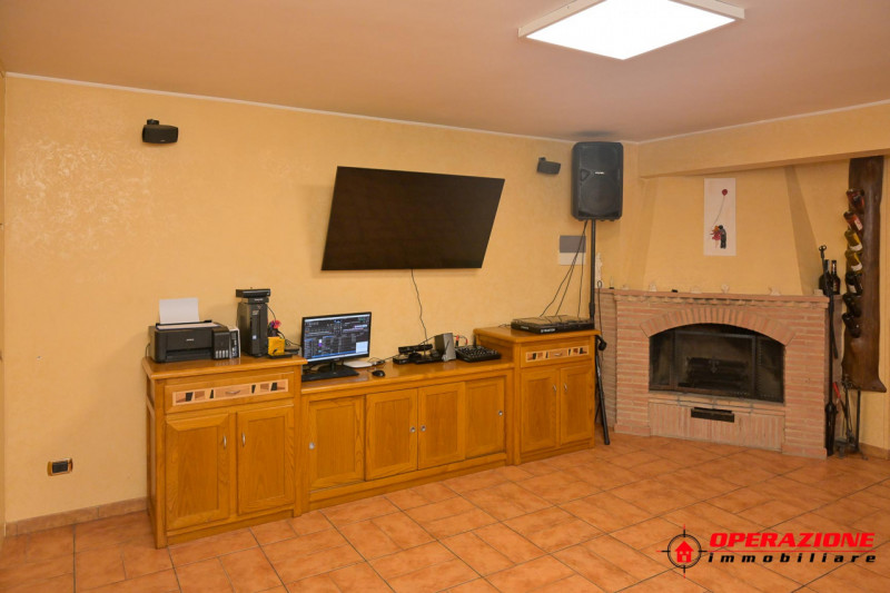 Immagine 54 di Villa in vendita  in via alfonso gallo a Roma