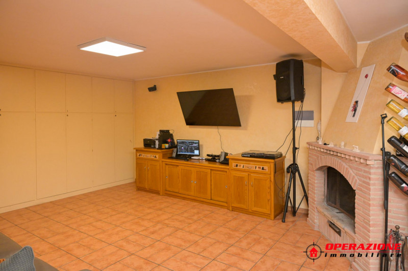 Immagine 55 di Villa in vendita  in via alfonso gallo a Roma