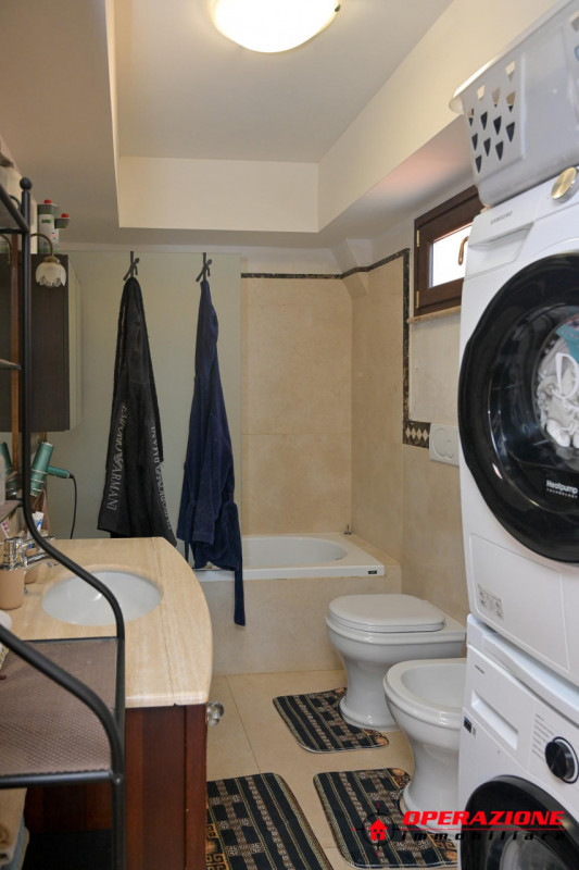 Immagine 57 di Villa in vendita  in via alfonso gallo a Roma