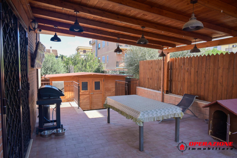 Immagine 59 di Villa in vendita  in via alfonso gallo a Roma