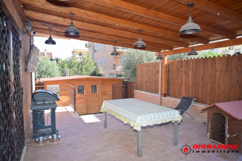 Immagine 60 di Villa in vendita  in via alfonso gallo a Roma