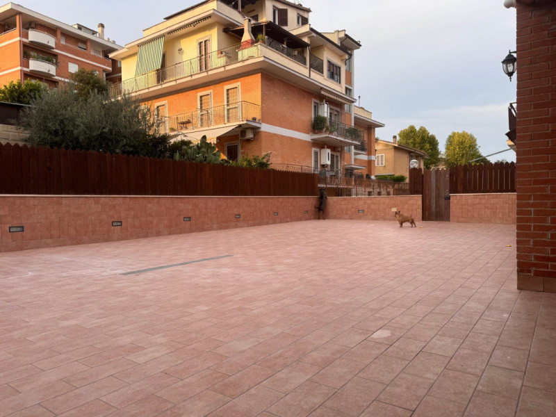 Immagine 63 di Villa in vendita  in via alfonso gallo a Roma