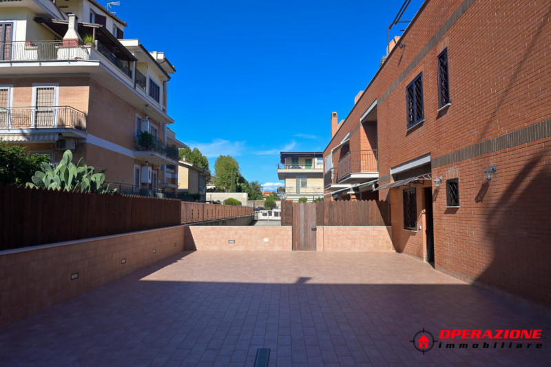 Immagine 67 di Villa in vendita  in via alfonso gallo a Roma