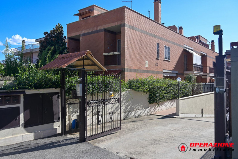 Immagine 74 di Villa in vendita  in via alfonso gallo a Roma