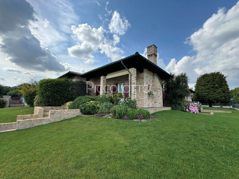 Immagine 3 di Villa in vendita  in via Meucci a Salzano