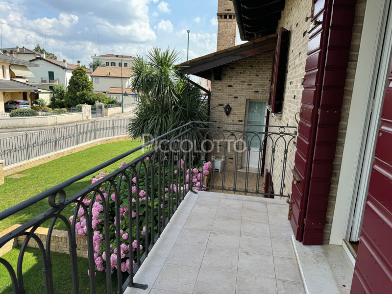 Immagine 9 di Villa in vendita  in via Meucci a Salzano