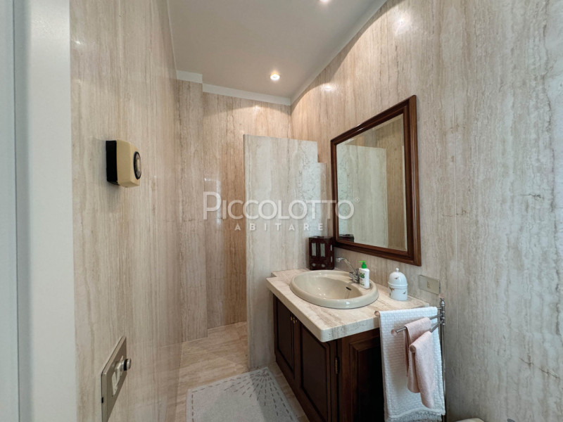 Immagine 11 di Villa in vendita  in via Meucci a Salzano