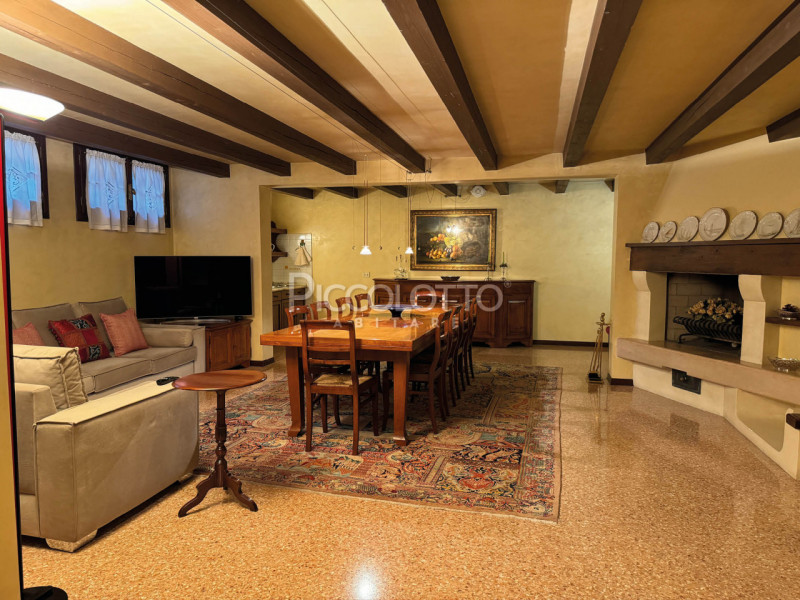 Immagine 13 di Villa in vendita  in via Meucci a Salzano