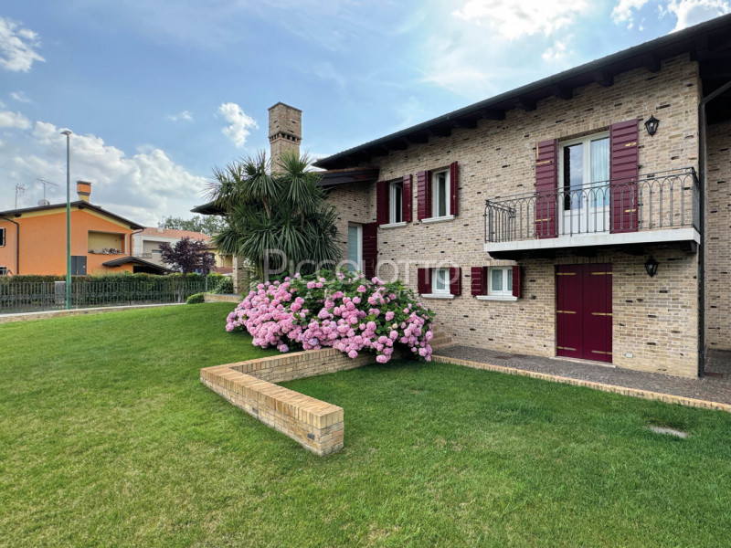 Immagine 19 di Villa in vendita  in via Meucci a Salzano