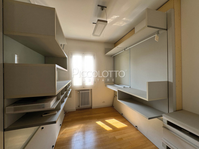 Immagine 25 di Villa in vendita  in via Meucci a Salzano