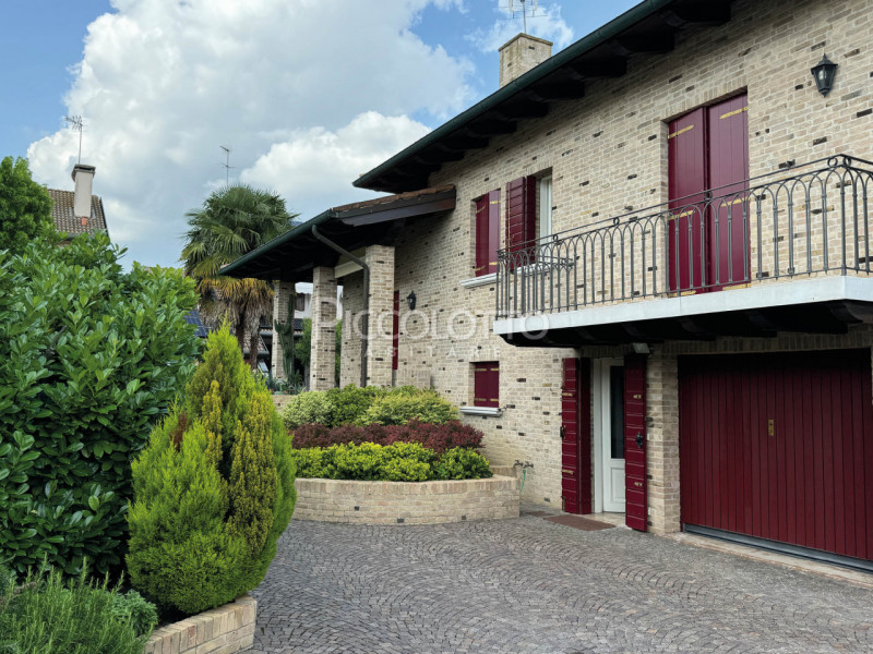 Immagine 32 di Villa in vendita  in via Meucci a Salzano