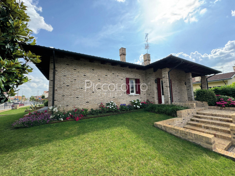 Immagine 34 di Villa in vendita  in via Meucci a Salzano