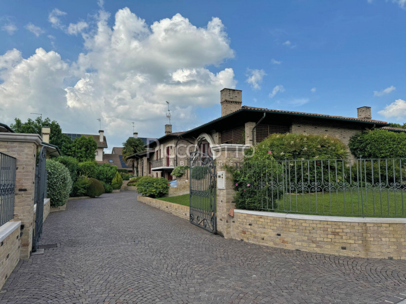 Immagine 35 di Villa in vendita  in via Meucci a Salzano