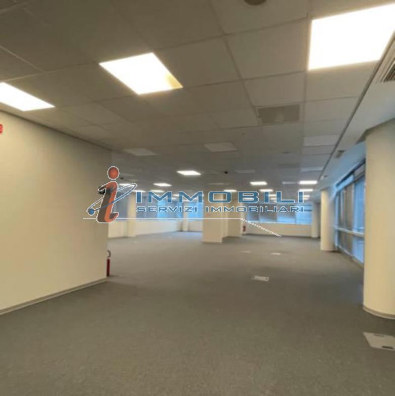 Immagine 1 di Palazzo in affitto  in VIA VENTICINQUE APRILE a San Donato Milanese