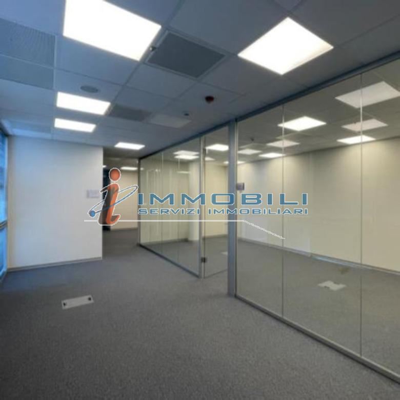 Immagine 2 di Palazzo in affitto  in VIA VENTICINQUE APRILE a San Donato Milanese