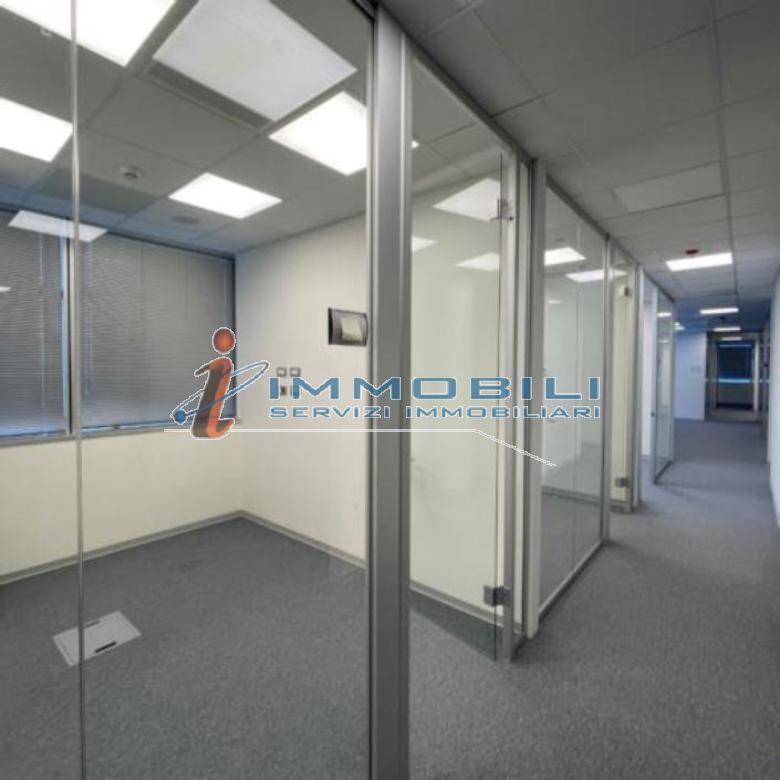 Immagine 3 di Palazzo in affitto  in VIA VENTICINQUE APRILE a San Donato Milanese