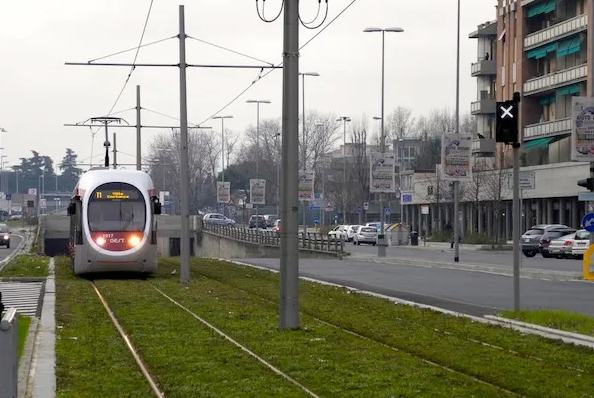 Immagine 2 di Negozio in affitto  in VIA FRANCESCHINI a Firenze