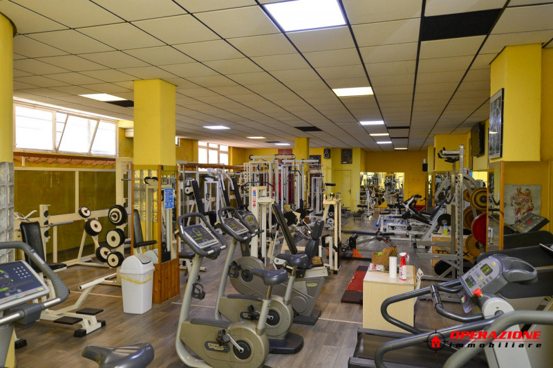 Immagine 10 di Attività commerciale in vendita  in via tommaso zigliara a Roma