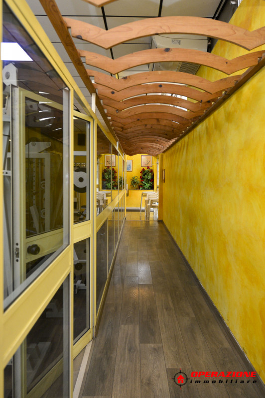 Immagine 12 di Attività commerciale in vendita  in via tommaso zigliara a Roma