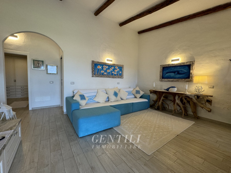 Immagine 2 di Villetta a schiera in vendita  a Arzachena