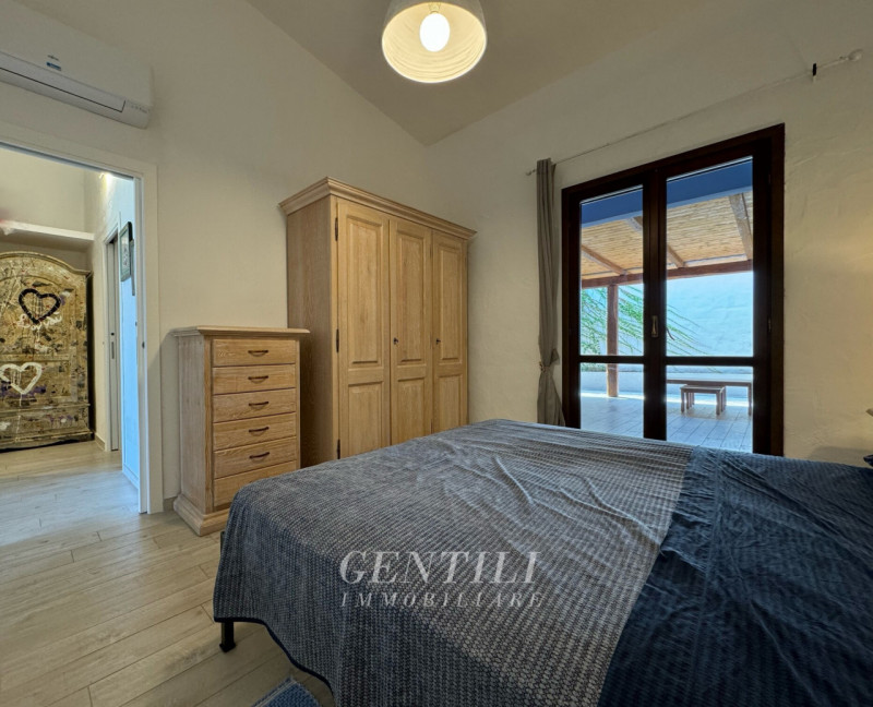 Immagine 16 di Villetta a schiera in vendita  a Arzachena