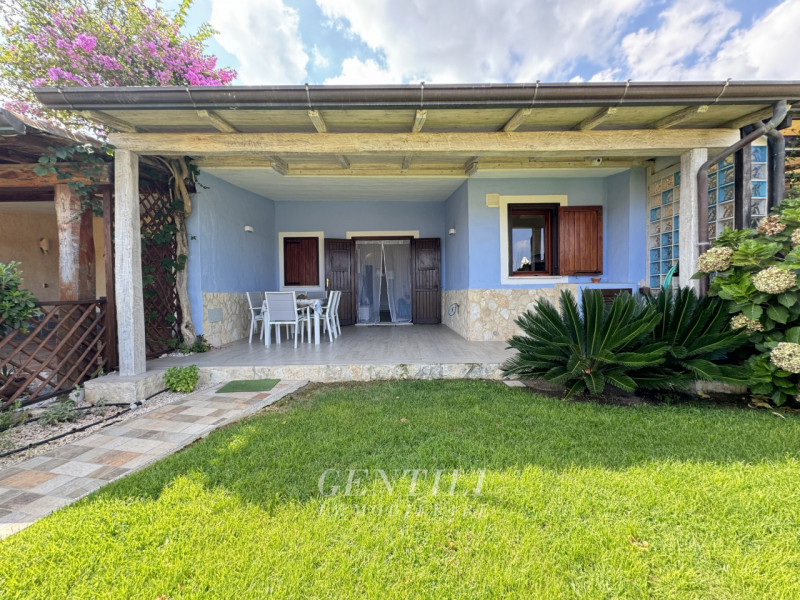 Immagine 29 di Villetta a schiera in vendita  a Arzachena