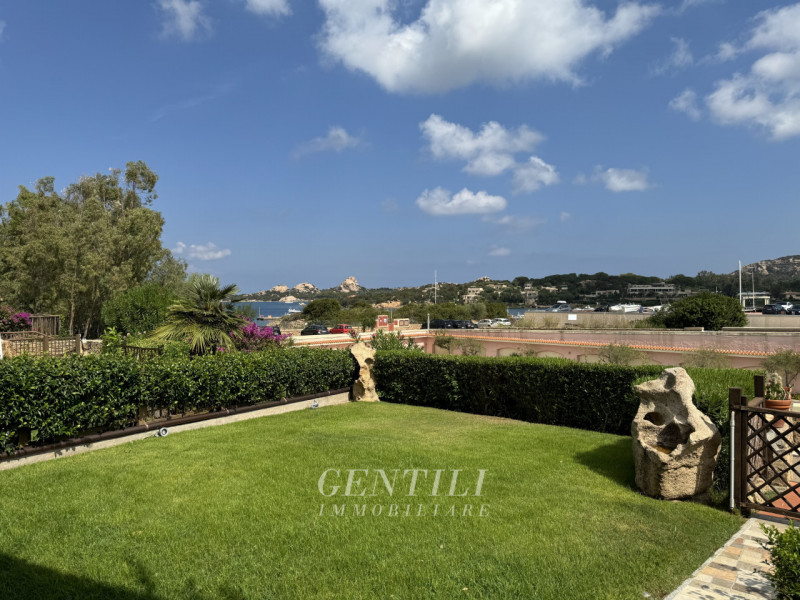 Immagine 31 di Villetta a schiera in vendita  a Arzachena