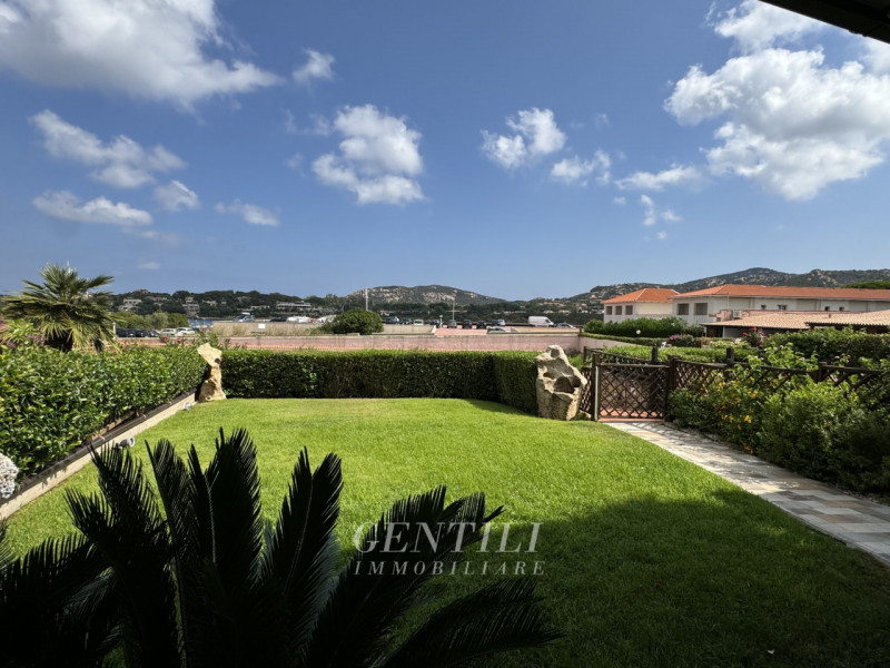 Immagine 32 di Villetta a schiera in vendita  a Arzachena