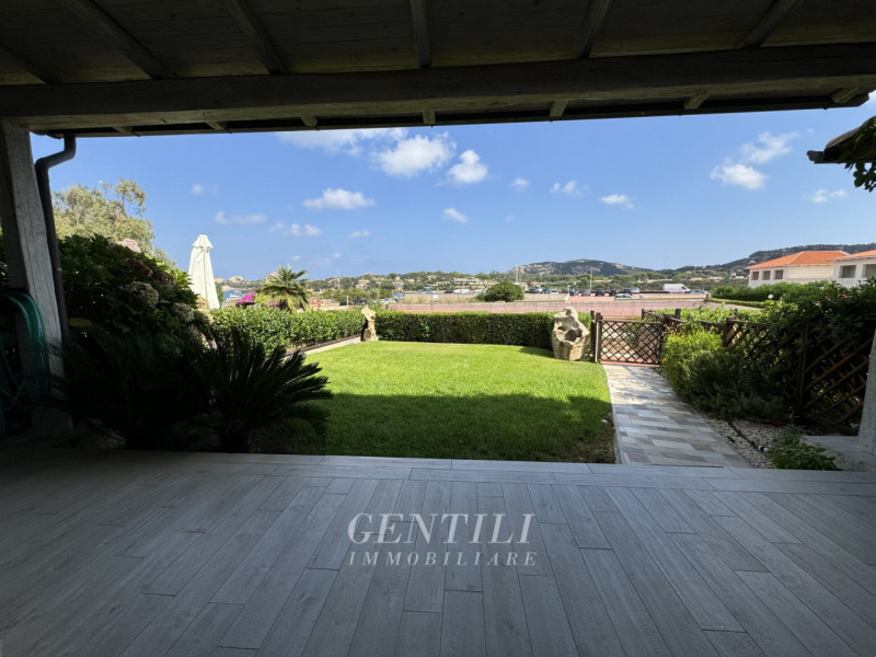 Immagine 34 di Villetta a schiera in vendita  a Arzachena