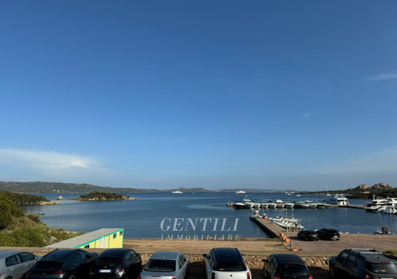 Immagine 38 di Villetta a schiera in vendita  a Arzachena