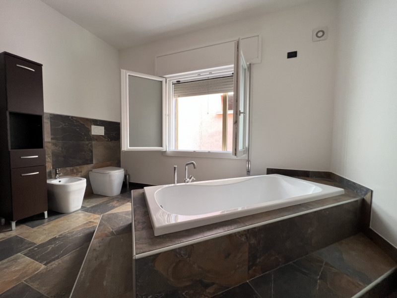 Immagine 17 di Appartamento in vendita  in Piazzale Italia a Chioggia